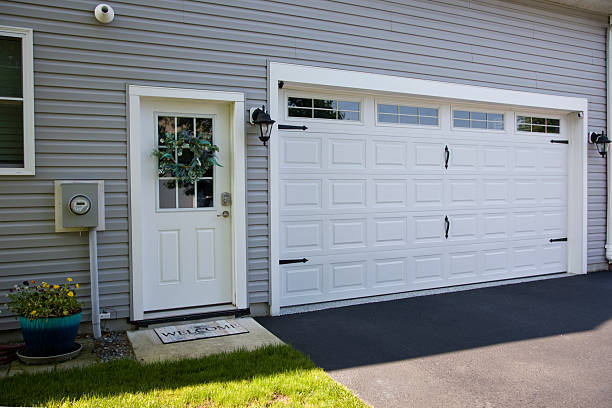 24/7 Emergency Garage Door Panel Replacement experts in Baylor County County, TX